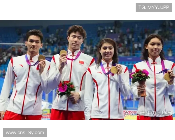 十五运会男女4x100米混合泳接力，江苏队小将刘怡辰首棒建功摘银。